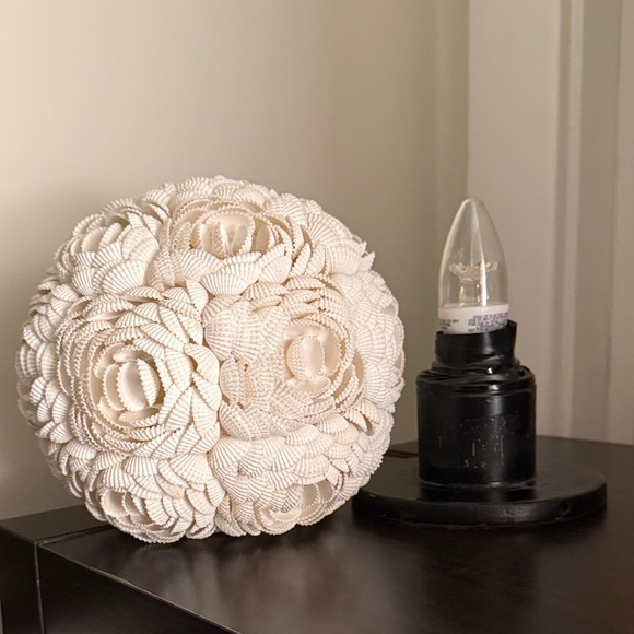 Elegant Floral Table Lamp - Picture 4 of 7